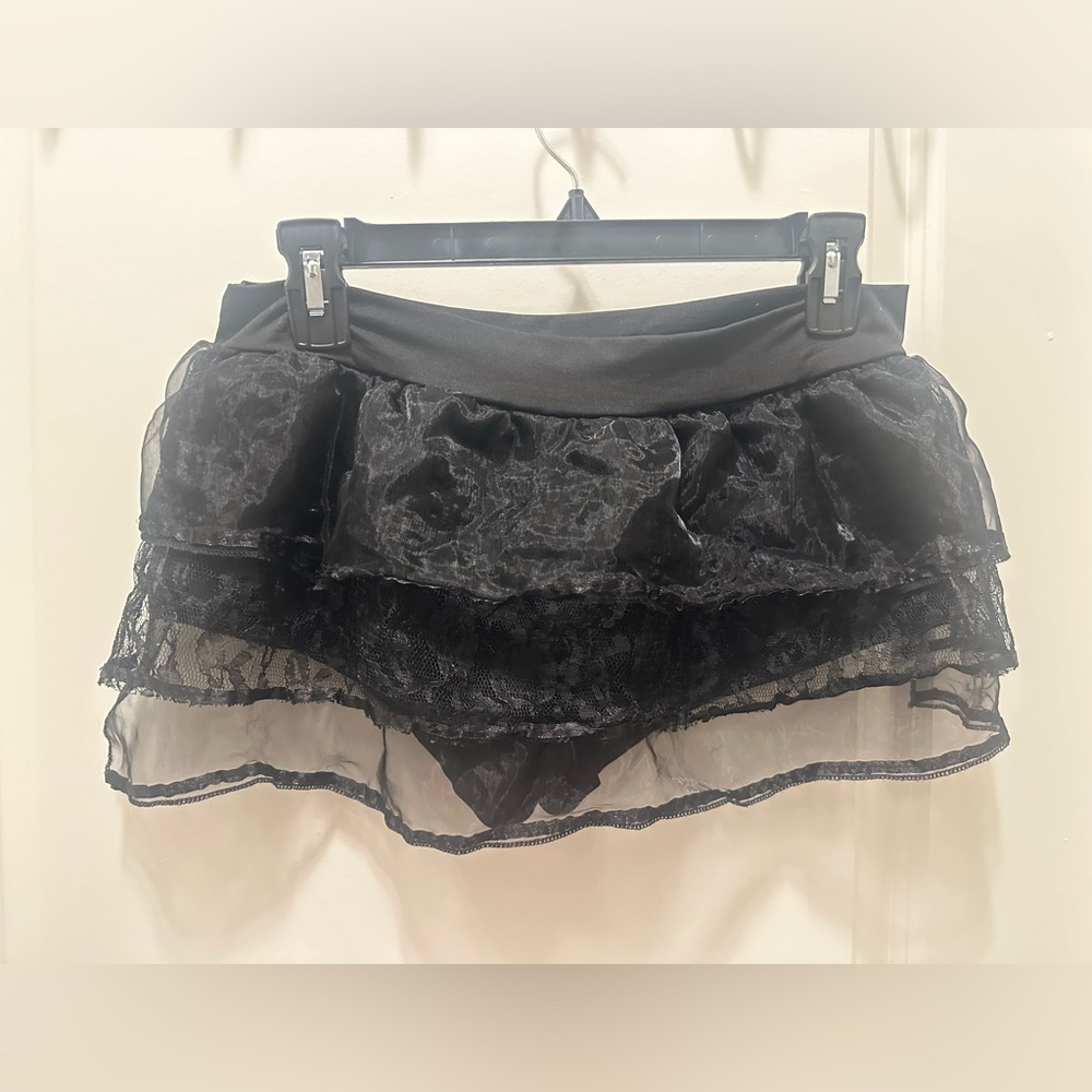 BLACK Y2K RUFFLE LACE SKORT π€ - Picture 5 of 6